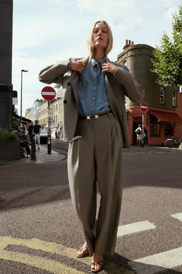 WIDE-LEG TROUSERS WITH DARTS