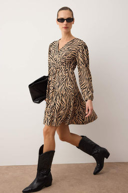 TRENDYOLMILLA K?rm?z? Retro Bask?l? Skater/Belden Ac?lan Kruvaze Yaka Mini Esnek Orme Elbise TWOAW22EL0104 фото 16