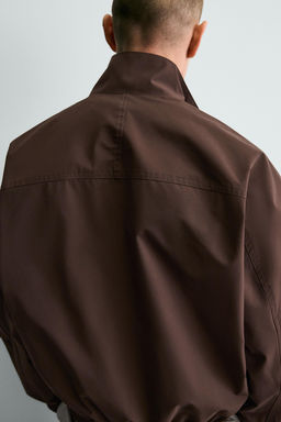 CAZADORA T?CNICA BOXY FIT WATER REPELLENT / Marr?n - Zara фото 6