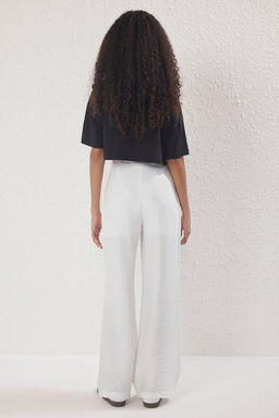Trendyolmilla Beyaz Dokulu Wide Leg/Genis Paca Ince Kumas Astarl? Pantolon TWOSS25PL00113  фото 4