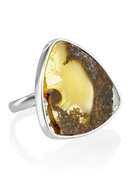 Треугольное кольцо со вставкой из натурального янтаря Модерн