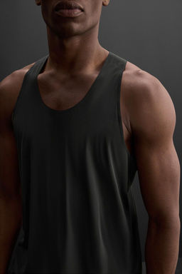 LIGHTWEIGHT TECHNICAL TANK TOP - Zara фото 15
