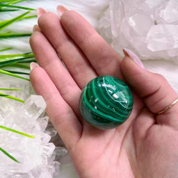 Радуга Самоцветов Шар из камня Малахит на подставке фото 2