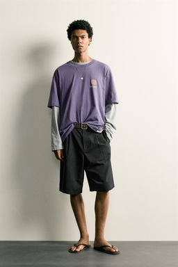 CAMISETA RELAXED FIT ESTAMPADOS CONTRASTE / Morado