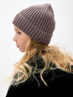 Кофейная вязаная шапка