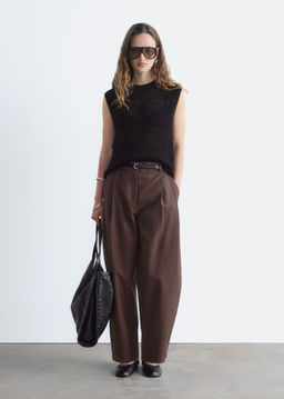 Pantalones recortados con perneras de barril