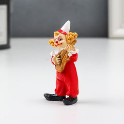 Фигурка полистоун «Клоун с гитарой», красный, 7×3×4.3 см