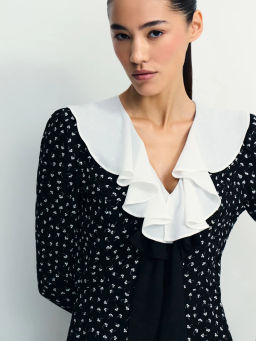 Платье мини с контрастным воротником / Zarina