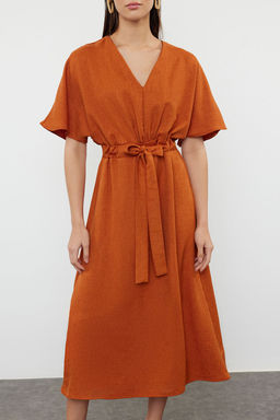 Kahverengi Kusakl? A Kesim/Can Form Midi Dokuma Elbise TWOSS23EL01543