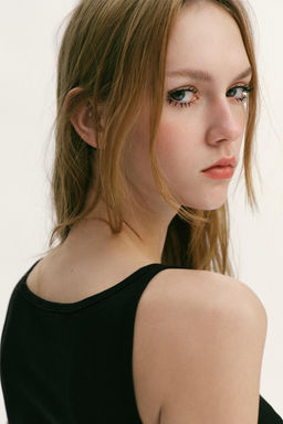 CAMISETA MINIMAL MANGA SISA / Negro - Zara фото 3
