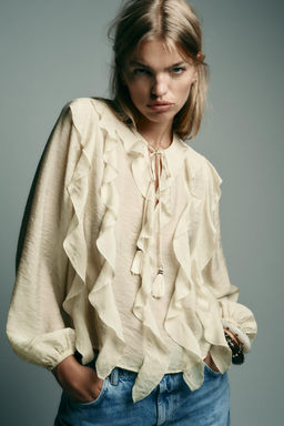ROMANTIC RUFFLED BLOUSE
