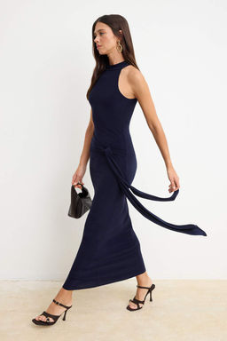 Lacivert Kusak Detayl? Halter Yaka Bodycone/Vucuda Oturan Esnek Maxi Orme Elbise TWOSS25EL00689