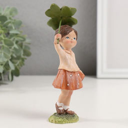 Фигурка полистоун «Малышка с зелёным клевером», 6.5×5.5×15.5 см