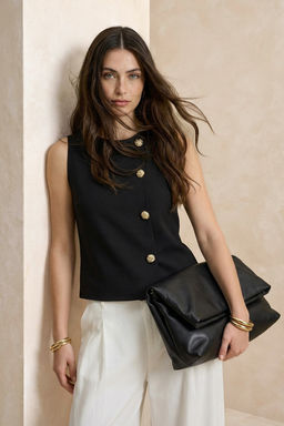 Siyah Fitted/Vucuda Oturan Dugmeli Kolsuz Aksesuar Detayl? Scuba Krep Orme Bluz TWOSS26BZ00015