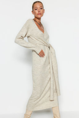 Tas Yumusak Dokulu Midi Triko Kruvaze Yaka Baglamal? Elbise TWOAW21EL0260