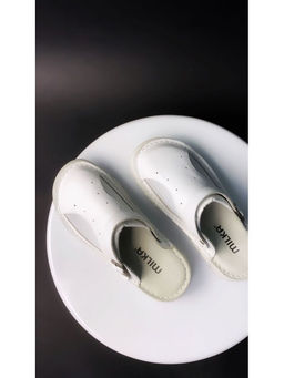 15 | Kina | Белые женские медицинские сабо натуральная кожа - Milka shoes&more фото 10