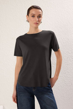 TRENDYOLMILLA Bordo More Sustainable Soluk efektli Modal Kumas Oversize/Genis Kesim Orme T-Shirt TWOSS25TS00124