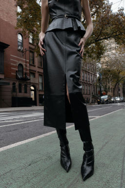 FALDA MIDI EFECTO PIEL / Negro - Zara фото 4