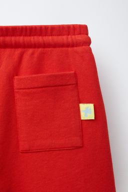 BERMUDA LOGO FELPA / Blanco / Rojo