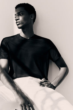 Camiseta con escote de pico Slim Fit