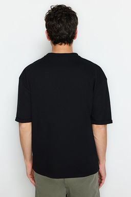 Siyah Oversize/Geni_ Kesim K_sa Kol Cepli Etiket Detayl_ T-Shirt TMNSS23TS00077 - Trendyolmilla фото 2