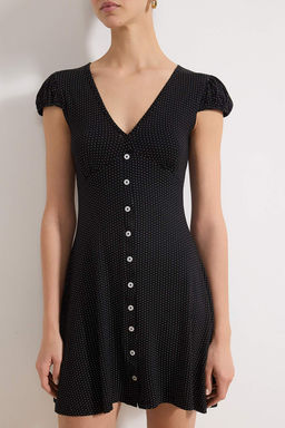 Siyah Puantiyeli Belden Ac?lan V Yaka Dugmeli Mini Yumusak Orme Elbise TWOSS26EL00019