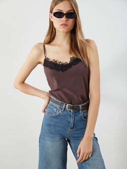 V Yaka Dantel Detayl? Ask?l? Modal Kar???ml? Bluz