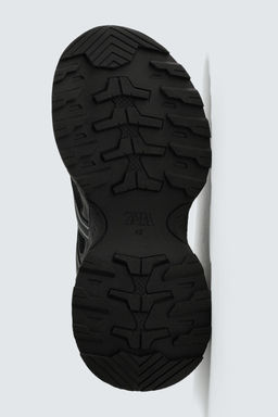ZAPATILLA SUELA VOLUMEN / Negro