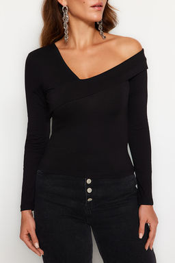 Siyah Pamuklu Esnek Volanl? Fitted/Vucuda Oturan Crop Orme Bluz TWOAW24BZ00161