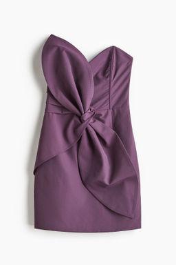Vestido bandeau con lazada decorativa