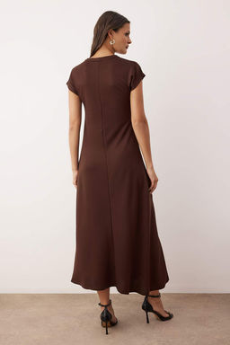 Kahverengi Ay Kol A-line/Can Ac?lan Bisiklet Yaka Maxi Orme Elbise TWOSS25EL00898 - Trendyolmilla фото 10