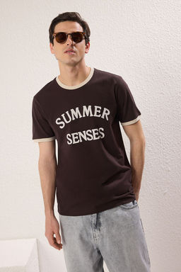 TRENDYOL MAN Ekru Regular/Normal Kesim Kol Detayl? Bask?l? %100 Pamuk Tok Kumas T-shirt TMNSS25TS00034 - Trendyolmilla фото 3