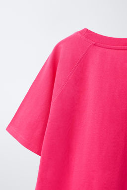 CAMISETA ESTAMPADO TEXTO / Fucsia