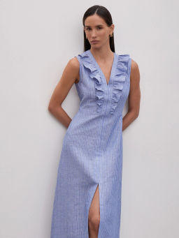 Платье приталенного силуэта