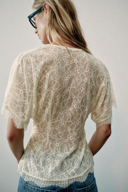 TOP ENCAJE BOTONES / Crema - Zara фото 6
