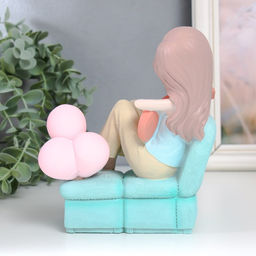 Фигурка светящаяся «Девчонка на диване с гитарой или пёсиком», полистоун, 13×7.5×16 см, МИКС