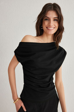Siyah Buzgu/Drape Detayl? Dokumlu Asimetrik Yaka Orme Bluz TWOSS25BZ00024