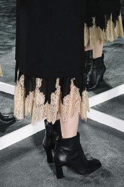 LIMITED EDITION LEATHER HEELED ANKLE BOOTS - Zara фото 5