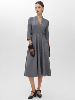 Платье из однотонной костюмной ткани