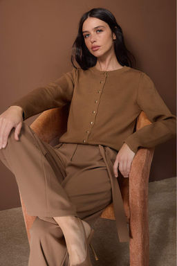 Wardrobe Essentials Kahverengi Dugme Detayl? Pamuklu Basic Triko H?rka | TWOAW26HI00001