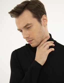 Черный базовый вязаный свитер с водолазкой узкого кроя - Cacharel фото 2