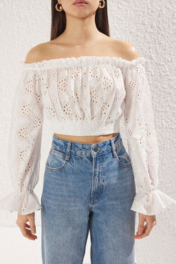 Beyaz Pamuklu Brode Omzu Ac?k Crop Dokuma Bluz TWOSS25BZ00169 - Trendyolmilla фото 4
