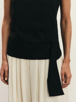 Топ из тенселя с декоративной деталью / Zarina  фото 8