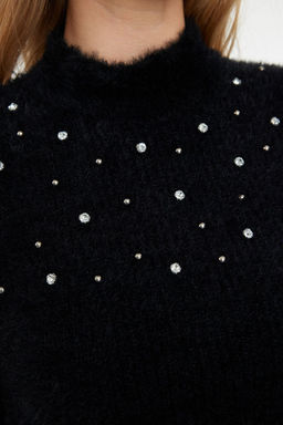 TRENDYOLMILLA Siyah Crop Yumusak Dokulu Boncuk Detayl? Triko Kazak TWOAW25KZ00143