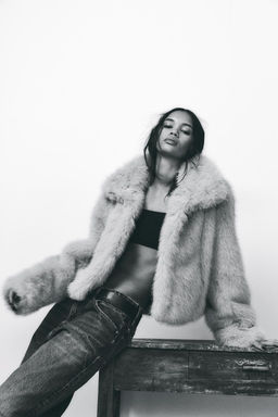 FAUX FUR SHORT COAT - Zara фото 3