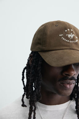 GORRA BORDADO COMBINADO / Marr?n