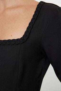 Siyah Vucudu Saran Orgu Detayl? Kare Yaka Mini Dokuma Elbise TWOAW25EL00331 - Trendyolmilla фото 4