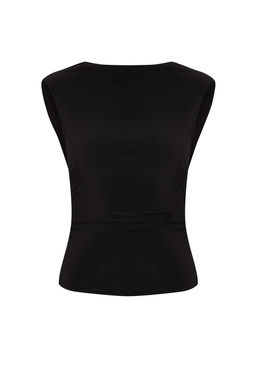 Trendyolmilla Siyah S?rt Detayl? Zincir Aksesuarl? Degaje Yaka Orme Bluz TPRAW25BZ00004