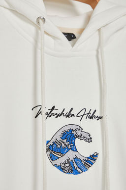 TRENDYOL MAN Un?sex Ekru Regular/Normal Kesim Hokusai Orijinal Lisansl? Kapusonlu Sweatshirt TMNAW25SW00127 - Trendyolmilla фото 8