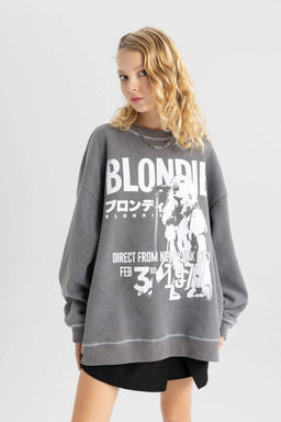 Плотный потертый свитшот с круглым вырезом Cool Blondie Oversize с эффектом потертостей - Defacto фото 4